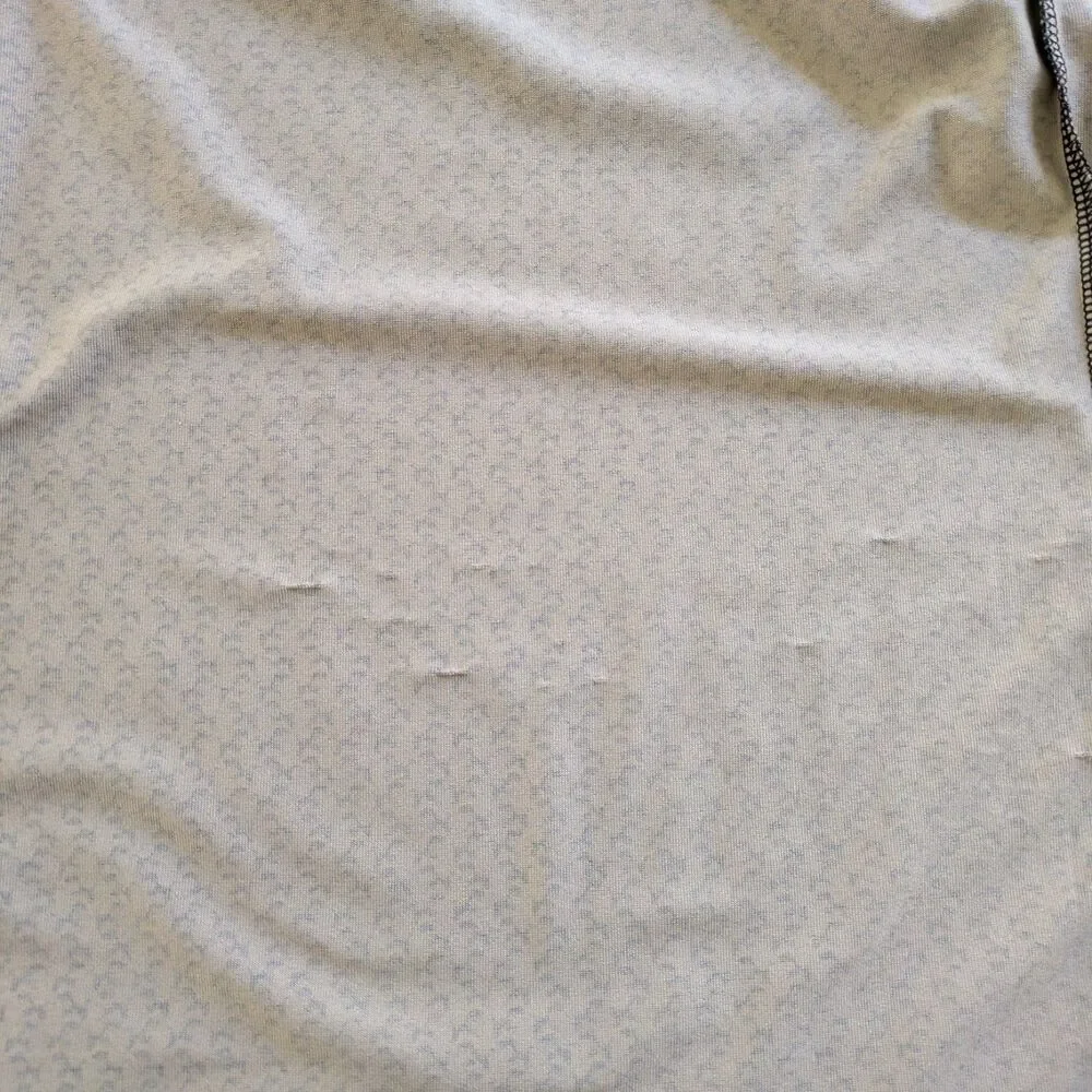 Under Armour Playoff Polo Shirt M Tan Black Micro Print UPF 40 Loose Fit READ - Picture 9 of 11